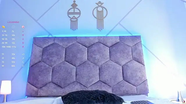 aggy castel online show from February 11, 2025, 6:40 am