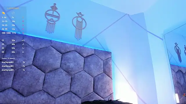 aggy castel online show from February 27, 2025, 7:44 am