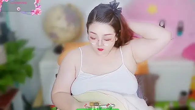 Weiwei5200 online show from November 8, 2025, 2:17 pm