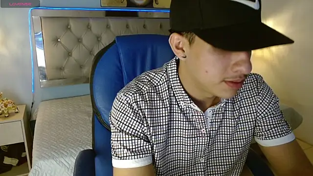 Snapshot of Jheidertwink chatting on February 9, 2025, 3:32 am Jheidertwink online show from February 9, 2025, 3:32 am