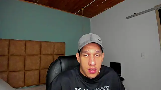 Snapshot of Jheidertwink chatting on September 20, 2025, 12:39 pm Jheidertwink online show from September 20, 2025, 12:39 pm