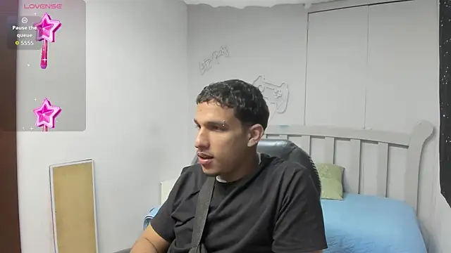 Snapshot of Jheidertwink chatting on December 15, 2025, 3:11 am Jheidertwink online show from December 15, 2025, 3:11 am