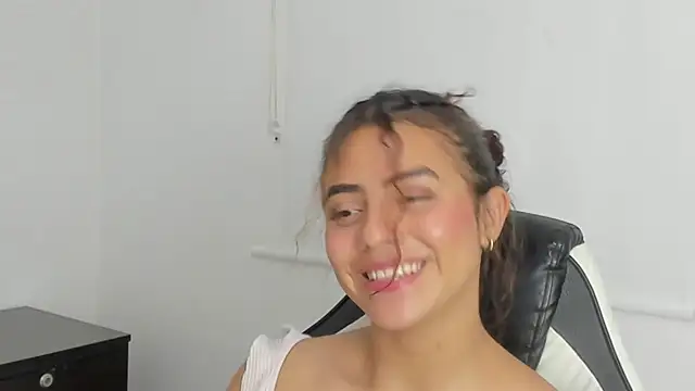 Snapshot of yaya23x chatting on January 14, 2025, 3:26 pm yaya23x online show from January 14, 2025, 3:26 pm