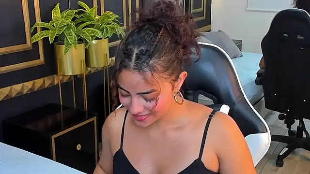 Snapshot of yaya23x chatting on February 19, 2025, 7:38 pm yaya23x online show from February 19, 2025, 7:38 pm