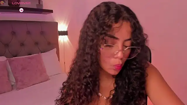 Snapshot of yaya23x chatting on December 16, 2025, 1:27 pm yaya23x online show from December 16, 2025, 1:27 pm