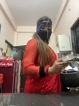 Snapshot of HoneyBearCpl chatting on January 31, 2025, 4:27 pm HoneyBearCpl online show from January 31, 2025, 4:27 pm