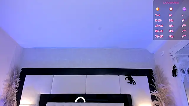 CarlaRossi  online show from October 13, 2025, 7:36 pm