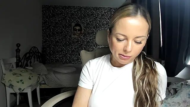 jennifer838 online show from April 28, 2026, 11:48 am