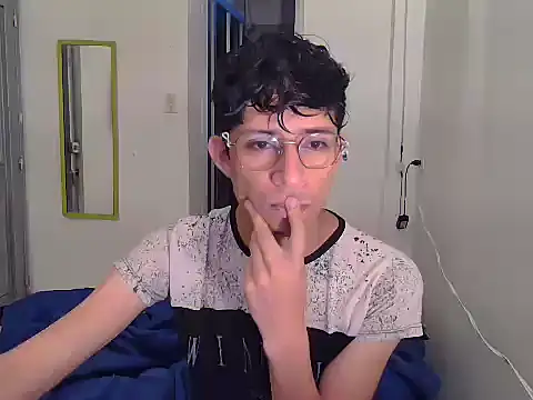 Snapshot of Sweet_c4mer0n chatting on March 20, 2026, 8:57 pm Sweet c4mer0n online show from March 20, 2026, 8:57 pm