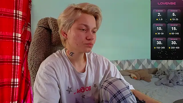 esajukyy online show from March 13, 2025, 4:38 am