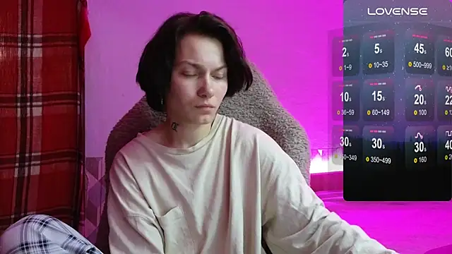 esajukyy online show from September 15, 2025, 2:17 pm