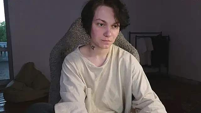 Snapshot of esajukyy chatting on June 3, 2026, 2:33 pm esajukyy online show from June 3, 2026, 2:33 pm