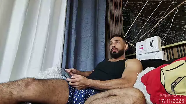 Snapshot of BEN_BLAZE chatting on November 17, 2025, 12:22 pm BEN BLAZE online show from November 17, 2025, 12:22 pm