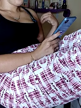 ShadiaStar online show from October 2, 2025, 1:29 pm