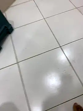 Lahcene online show from November 17, 2025, 4:57 pm