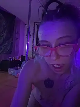 Snapshot of Stonermama666420 chatting on February 10, 2026, 5:22 am Stonermama666420 online show from February 10, 2026, 5:22 am