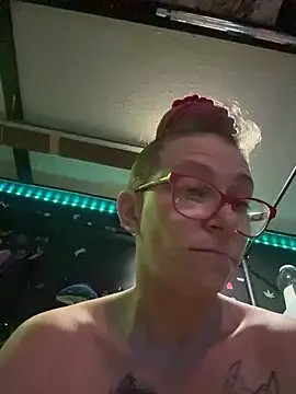 Snapshot of Stonermama666420 chatting on March 4, 2026, 5:02 am Stonermama666420 online show from March 4, 2026, 5:02 am