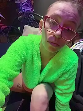 Snapshot of Stonermama666420 chatting on March 8, 2026, 5:00 am Stonermama666420 online show from March 8, 2026, 5:00 am