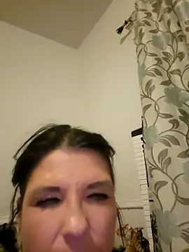 Snapshot of Neveah6 chatting on December 25, 2024, 7:03 am Neveah6 online show from December 25, 2024, 7:03 am