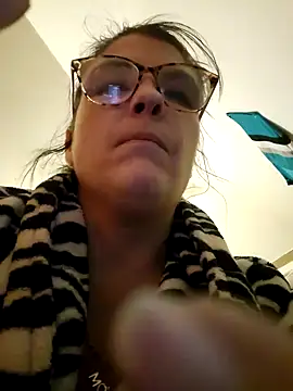 Snapshot of Neveah6 chatting on December 26, 2024, 11:21 am Neveah6 online show from December 26, 2024, 11:21 am