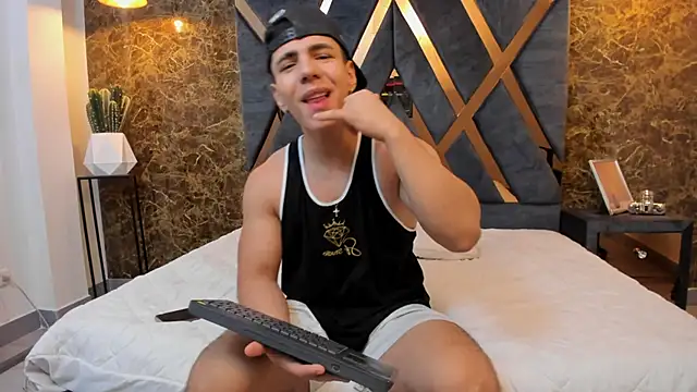 Snapshot of Flynn_Riider chatting on February 22, 2025, 11:24 am Flynn Riider online show from February 22, 2025, 11:24 am