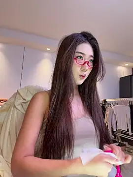 pinnnnnnk online show from December 14, 2025, 11:48 am