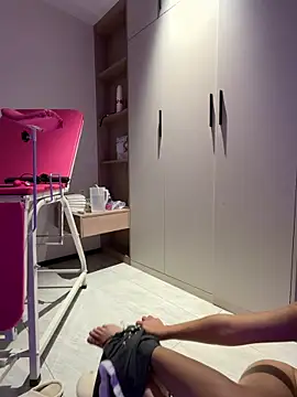 pinnnnnnk online show from February 1, 2026, 12:04 pm