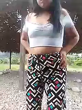 Danna-linyi online show from December 10, 2024, 9:33 pm