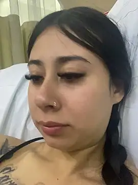 Snapshot of Zoee_t chatting on March 6, 2026, 3:25 am Zoee t online show from March 6, 2026, 3:25 am