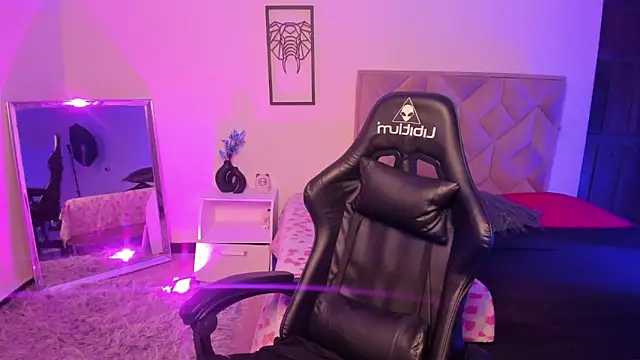 Snapshot of Aurora_Hotson chatting on January 14, 2025, 7:27 am Aurora Hotson online show from January 14, 2025, 7:27 am