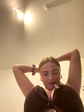 Snapshot of CherryEmmy chatting on November 28, 2025, 5:37 pm CherryEmmy online show from November 28, 2025, 5:37 pm