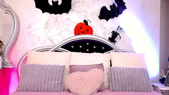 Snapshot of EuphoriaElle chatting on October 15, 2025, 7:03 pm EuphoriaElle online show from October 15, 2025, 7:03 pm