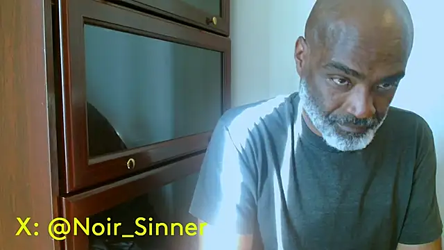 Snapshot of sinnernoir chatting on May 17, 2026, 9:44 pm sinnernoir online show from May 17, 2026, 9:44 pm
