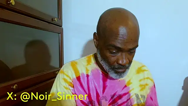Snapshot of sinnernoir chatting on May 19, 2026, 1:22 am sinnernoir online show from May 19, 2026, 1:22 am