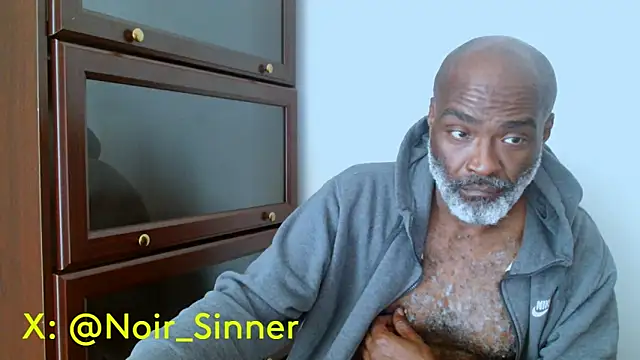 Snapshot of sinnernoir chatting on May 21, 2026, 1:40 pm sinnernoir online show from May 21, 2026, 1:40 pm