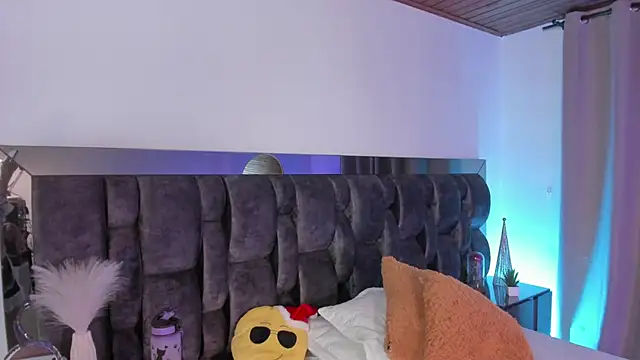 CarolHorny 1 online show from December 22, 2025, 2:08 am