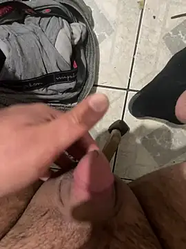 Snapshot of edgher646 chatting on January 4, 2025, 8:39 am edgher646 online show from January 4, 2025, 8:39 am