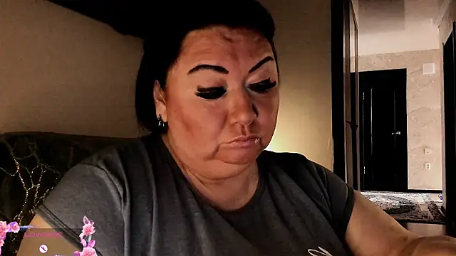 Snapshot of SexxyDreams1 chatting on September 30, 2025, 5:12 am SexxyDreams1 online show from September 30, 2025, 5:12 am