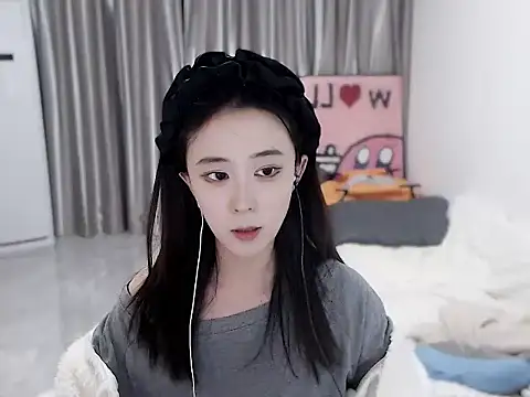 LOLO-yaya online show from December 13, 2024, 1:12 pm