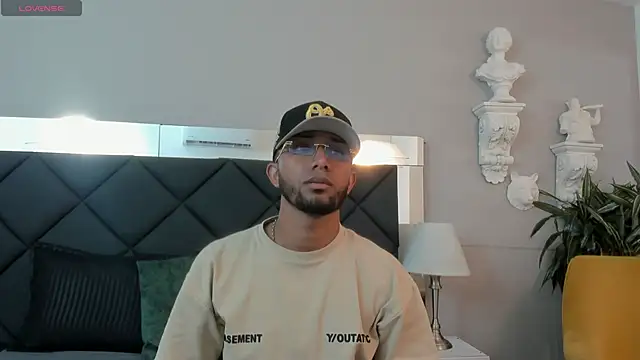 Robin Rief online show from November 24, 2025, 3:28 am