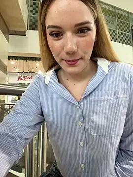 NicoleCut online show from September 24, 2025, 7:17 pm