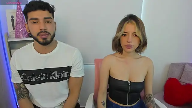 Snapshot of savage_sweethearts chatting on December 30, 2024, 5:23 pm savage sweethearts online show from December 30, 2024, 5:23 pm