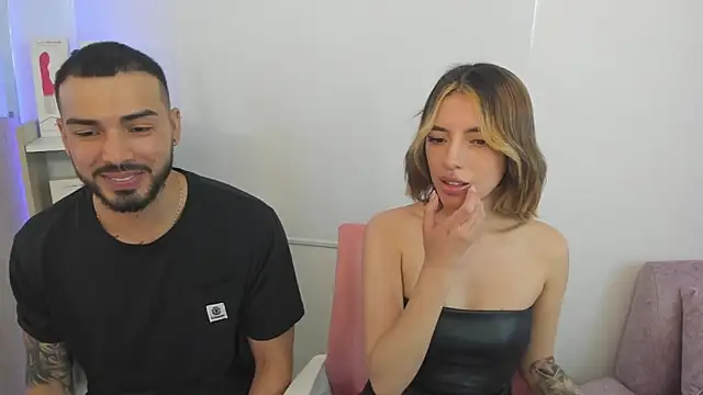 Snapshot of savage_sweethearts chatting on January 13, 2025, 8:15 pm savage sweethearts online show from January 13, 2025, 8:15 pm