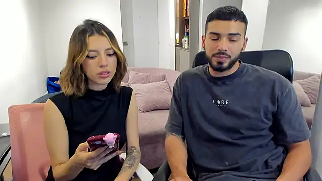 Snapshot of savage_sweethearts chatting on March 3, 2025, 4:25 am savage sweethearts online show from March 3, 2025, 4:25 am