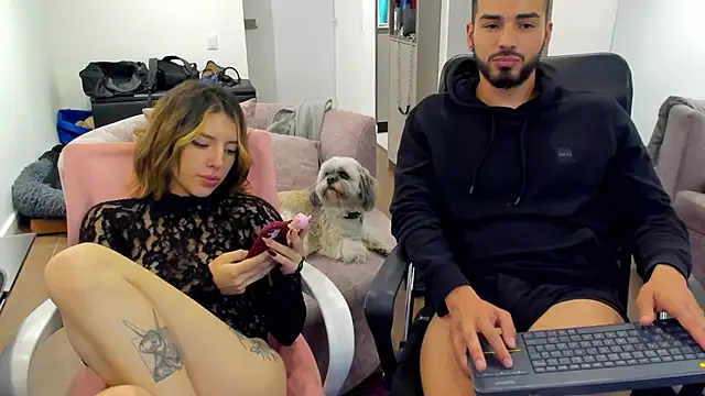 Snapshot of savage_sweethearts chatting on March 6, 2025, 3:02 am savage sweethearts online show from March 6, 2025, 3:02 am