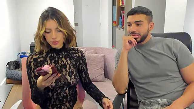 Snapshot of savage_sweethearts chatting on March 7, 2025, 3:29 am savage sweethearts online show from March 7, 2025, 3:29 am