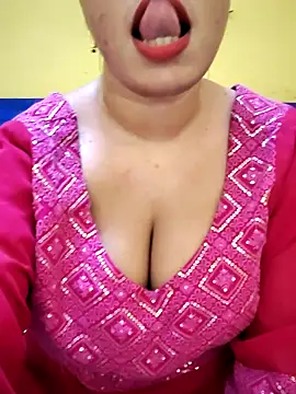 Snapshot of Haniya-143 chatting on September 18, 2025, 8:44 pm Haniya-143 online show from September 18, 2025, 8:44 pm