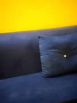 Snapshot of Haniya-143 chatting on October 11, 2025, 9:35 pm Haniya-143 online show from October 11, 2025, 9:35 pm