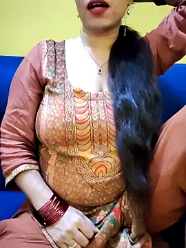 Snapshot of Haniya-143 chatting on October 19, 2025, 9:59 pm Haniya-143 online show from October 19, 2025, 9:59 pm