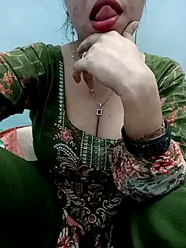 Snapshot of Haniya-143 chatting on November 25, 2025, 9:48 pm Haniya-143 online show from November 25, 2025, 9:48 pm